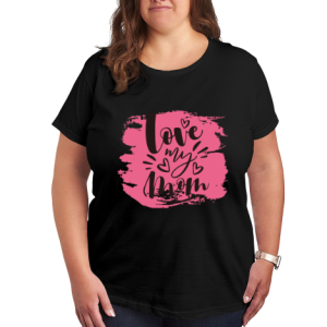 Plus size black women’s t-shirt featuring "Love My Mom" print on a pink brushstroke background with small heart accents, casual crewneck tee for Mother’s Day