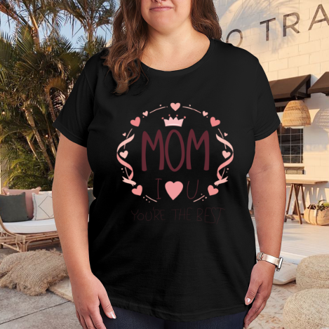 Plus size black women’s t-shirt with "MOM I ❤️ U YOU'RE THE BEST" print, casual crewneck tee styled for outdoor patio wear