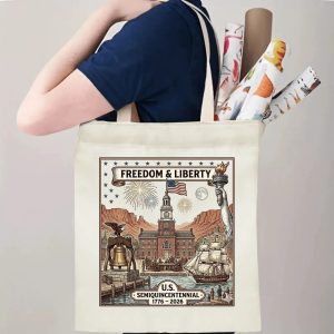 Model carrying the vintage USA historical landmark canvas shoulder bag for daily commute real-wear presentation.